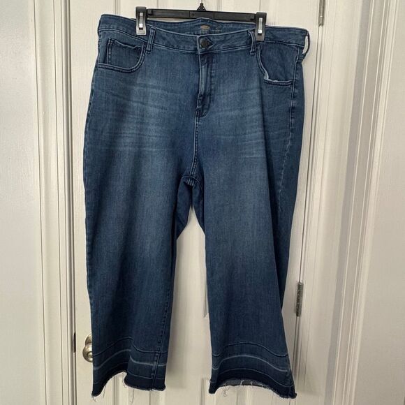 Old Navy Women’s Plus Size 20 Regular Wide Leg Crop Jeans Blue Raw Hem - Picture 1 of 9